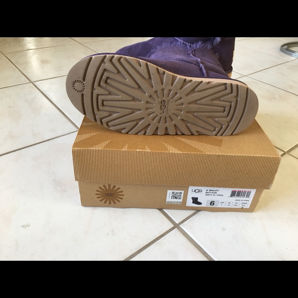 Brand New Never worn UGG